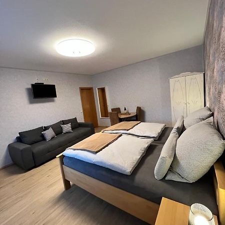 O&W Ferienzimmer Am Nuerburgring, Quiddelbach Kültér fotó